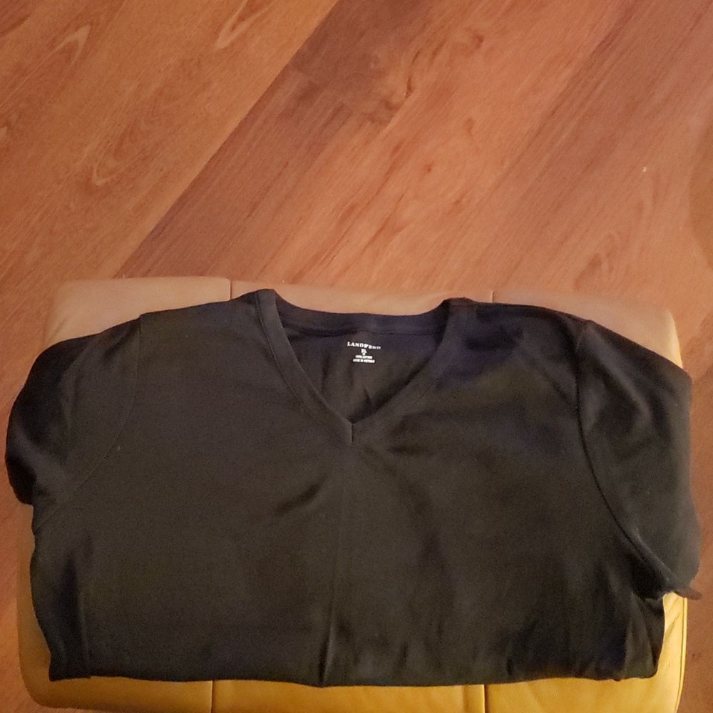 Women's Lands' End t-shirt. V- neck. Black. XL. Short sleeves. 100% cotton.